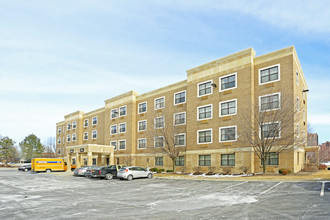 Furnished Studio - Dearborn in Dearborn, MI - Foto de edificio - Building Photo