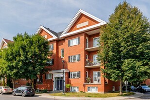 2600 Des Harfangs Rue in St. Laurent, QC - Building Photo