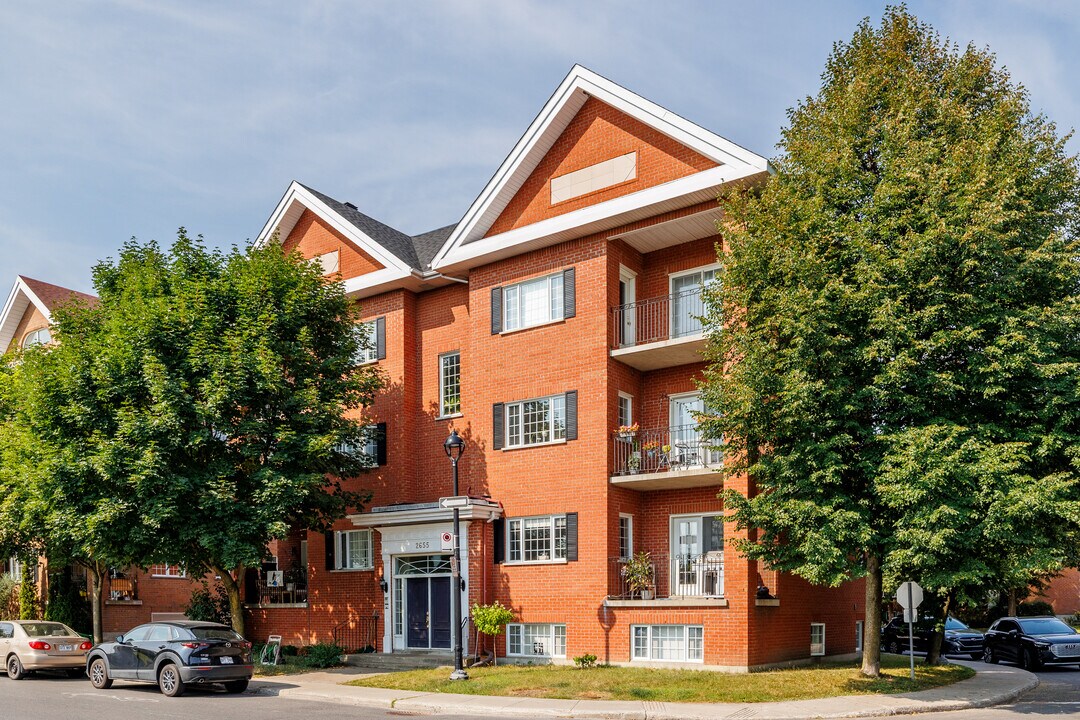 2600 Des Harfangs Rue in St. Laurent, QC - Building Photo