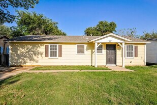 824 Renfro Dr in White Settlement, TX - Building Photo