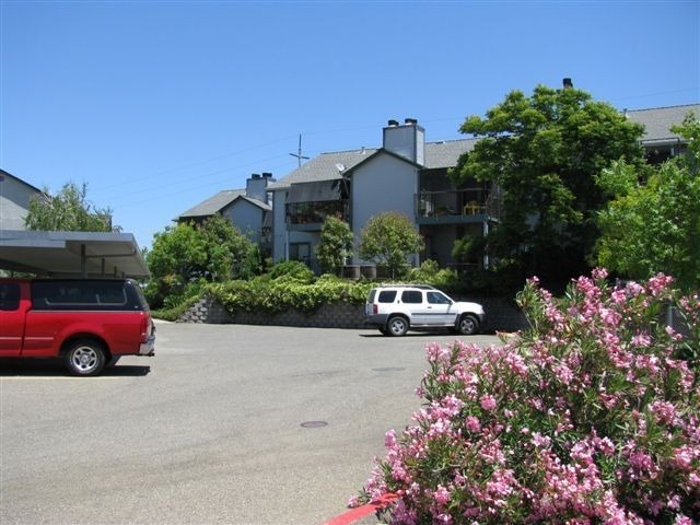 Sutter Hill in Sutter Creek, CA - Foto de edificio - Building Photo