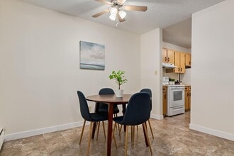 Hudson Court in Edmonton, AB - Building Photo - Building Photo