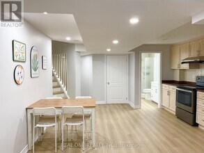485 English Rose Ln in Oakville, ON - Building Photo - Building Photo