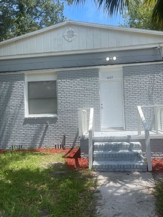 1497 W 30th St in Jacksonville, FL - Building Photo