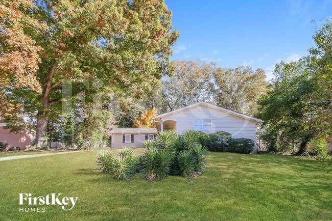 property at 2030 Chestnut Hill Cir