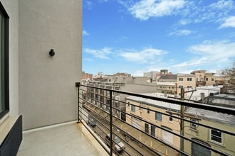 1522-1532 W Girard Ave in Philadelphia, PA - Foto de edificio - Building Photo