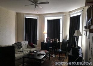 55 Park Dr in Boston, MA - Foto de edificio - Building Photo