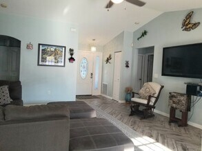 2058 Old Trenton Ln in Sarasota, FL - Foto de edificio - Building Photo
