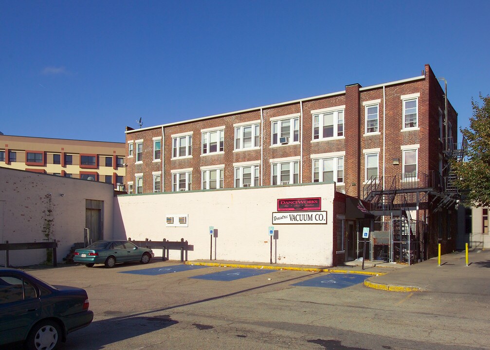 Ritz Manor in Quincy, MA - Building Photo