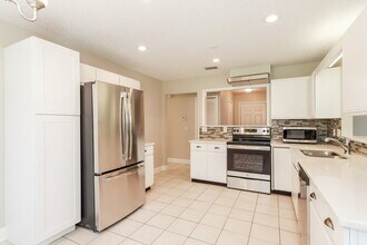 1752 St Ives Dr in Middleburg, FL - Foto de edificio - Building Photo