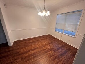 571 Aberdeen Dr in Stone Mountain, GA - Foto de edificio - Building Photo