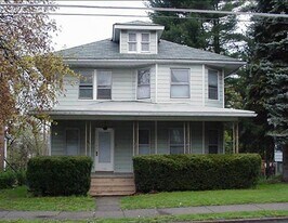 130 Ridgeway St in East Stroudsburg, PA - Building Photo