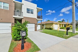 460 NW 27th Ave in Pompano Beach, FL - Building Photo - Building Photo