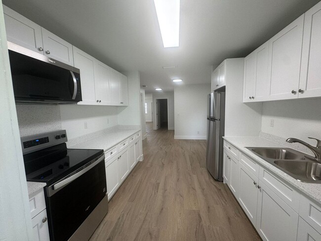 Hallandale 102-108 Nw 1st Street