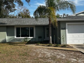 10845 Del Prado Dr E in Largo, FL - Building Photo - Building Photo