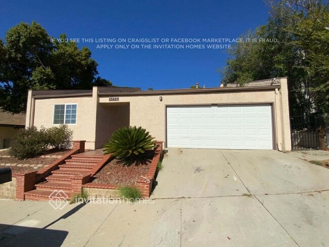 13427 Almetz St in Los Angeles, CA - Foto de edificio - Building Photo