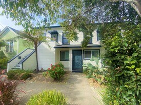 4327 Essex Street in Emeryville, CA - Building Photo