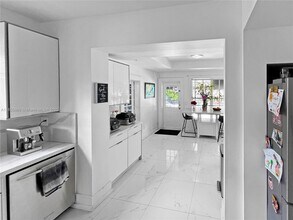841 NW 15th Ave in Miami, FL - Building Photo - Building Photo