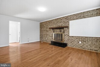 14301 Perrywood Dr in Burtonsville, MD - Foto de edificio - Building Photo