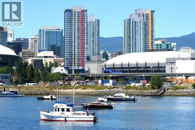131 Regiment Square in Vancouver, BC - Building Photo - Building Photo