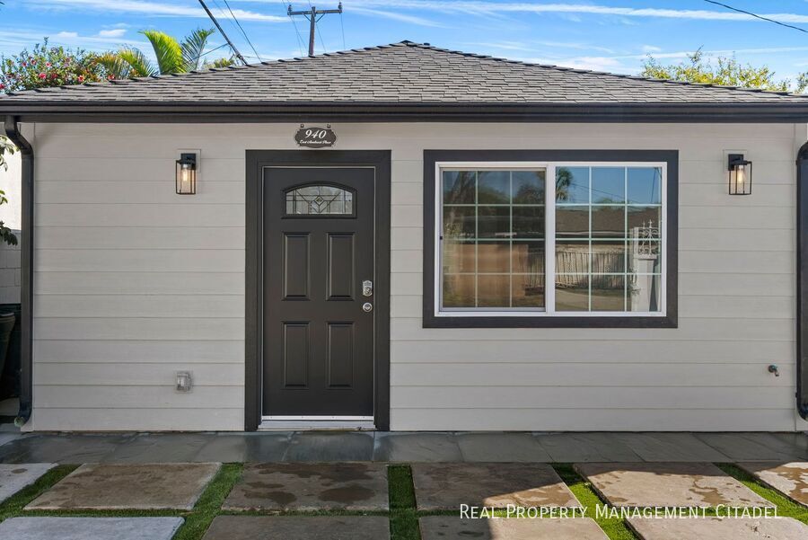 940 E Anahurst Pl in Santa Ana, CA - Building Photo