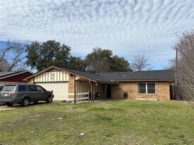 3507 Hummingbird Ln in Denton, TX - Building Photo