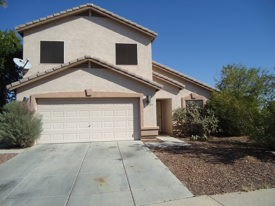 12704 W Flores Dr in El Mirage, AZ - Building Photo