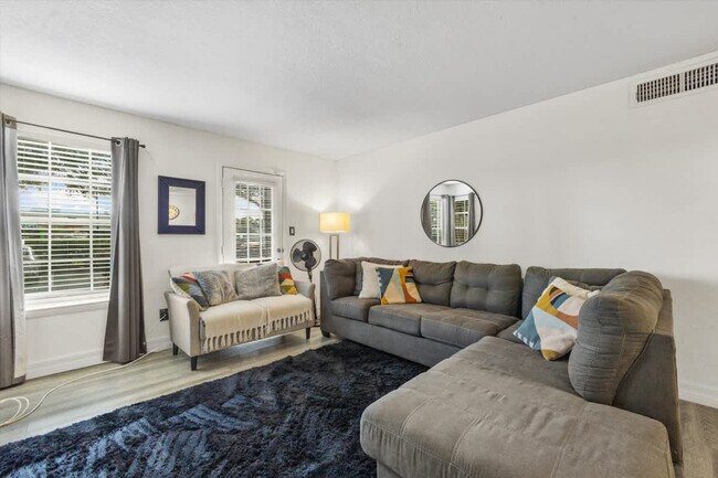 4561 Southfield Ave in Orlando, FL - Building Photo - Building Photo