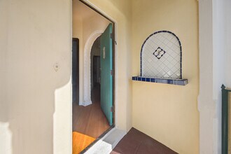 166 N Arnaz Dr in Beverly Hills, CA - Building Photo - Building Photo