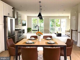 10590 Red Oak St in Fairfax, VA - Building Photo