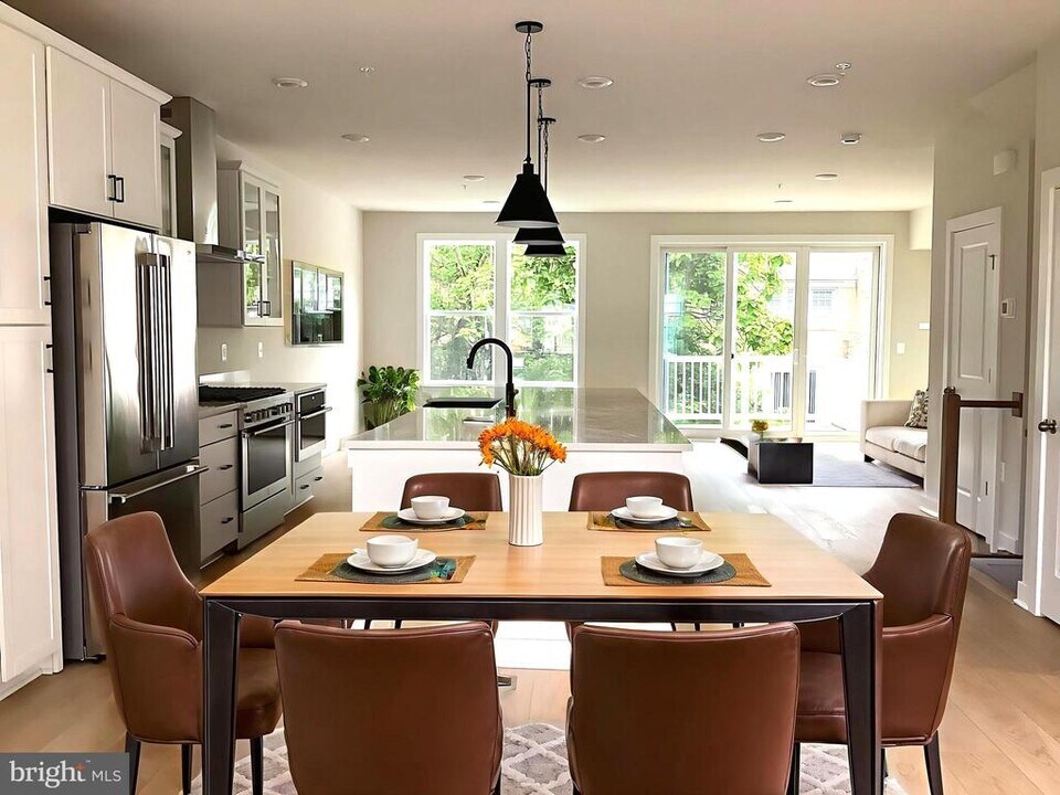 10590 Red Oak St in Fairfax, VA - Building Photo