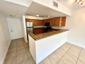 5221 Geneva Ct in Doral, FL - Building Photo - Building Photo