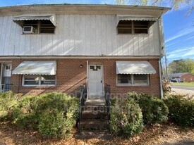 5467 Potomac Dr in King George, VA - Building Photo
