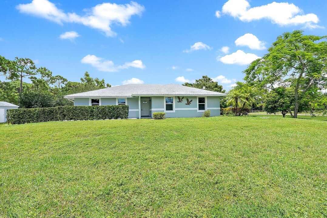18523 42nd Rd N in The Acreage, FL - Building Photo