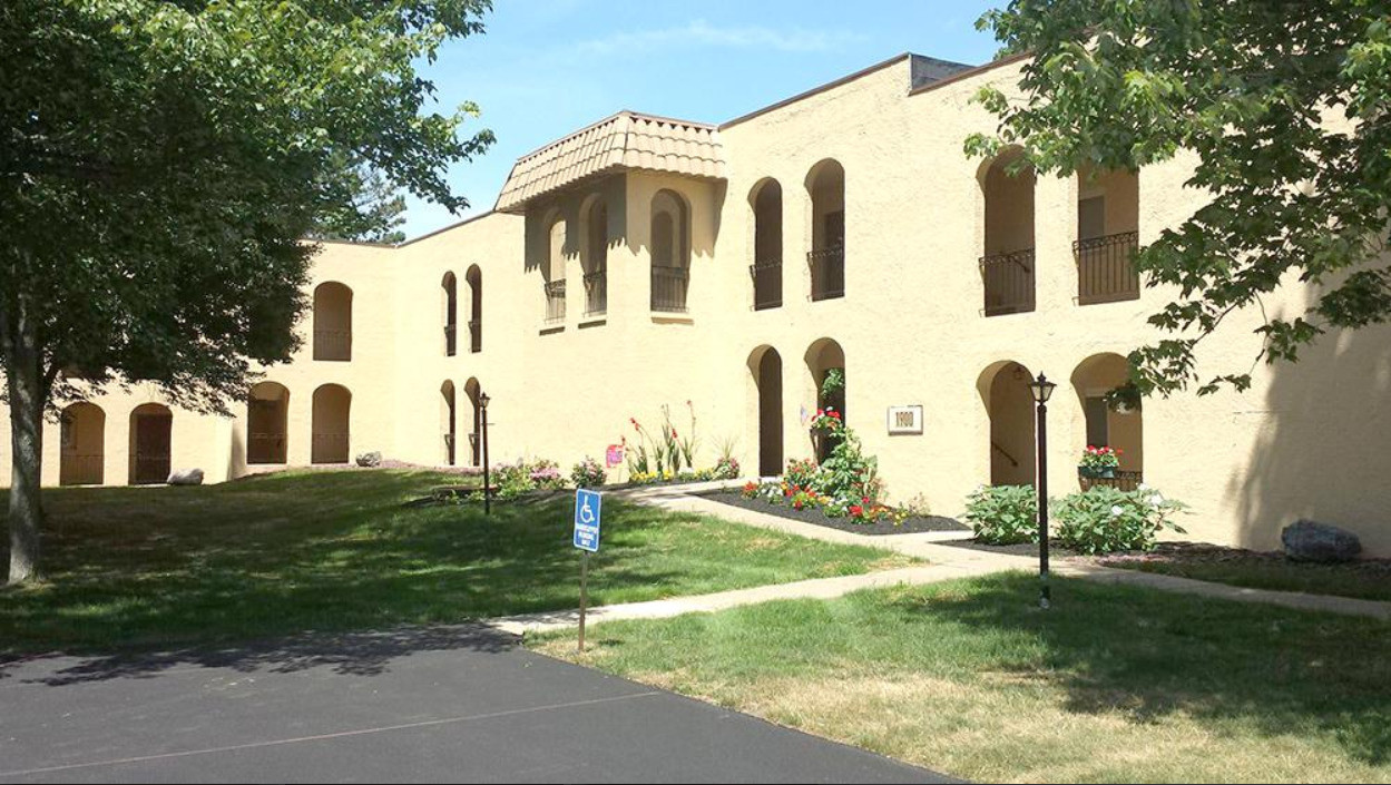 Country Club Apartments in Dallas, PA - Foto de edificio