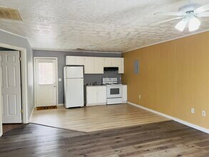 107 Timberlane St, Unit Duplex #3 in Homer, GA - Foto de edificio - Building Photo