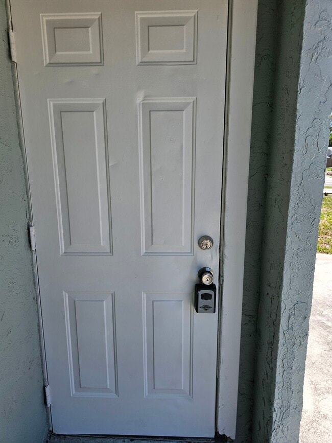 3142 SE Hawthorne St, Unit 3142 in Stuart, FL - Building Photo - Building Photo