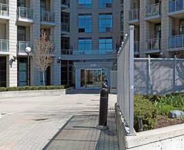 Aqua Condos in Toronto, ON - Building Photo - Building Photo