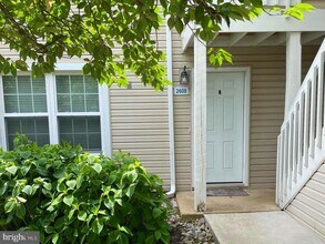 2608 Beacon Hill Dr in Southampton, PA - Foto de edificio - Building Photo