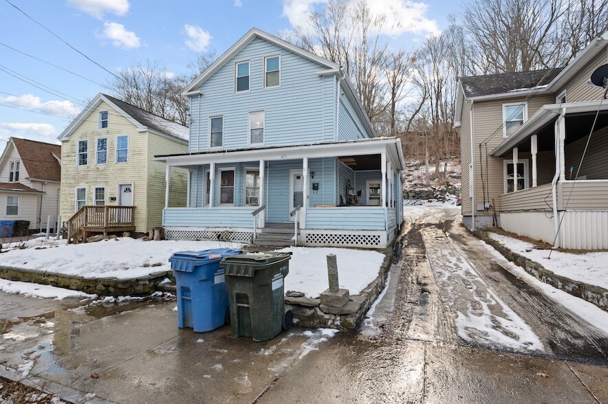 471 E Main St in Norwich, CT - Building Photo