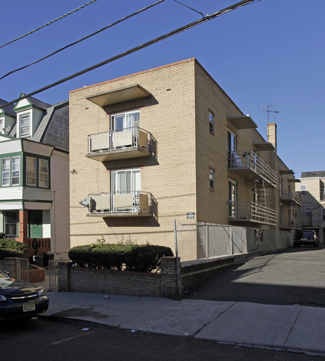 184 Fairview Ave in Jersey City, NJ - Building Photo