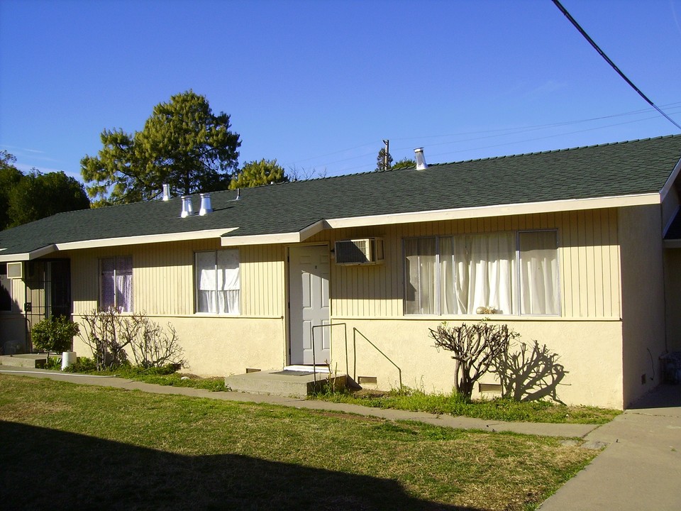 334-336 N Sonoma St in Willows, CA - Building Photo