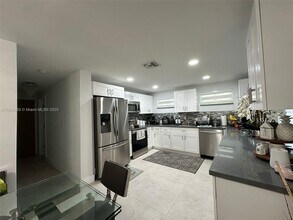 11351 SW 40th Terrace in Miami, FL - Building Photo - Building Photo