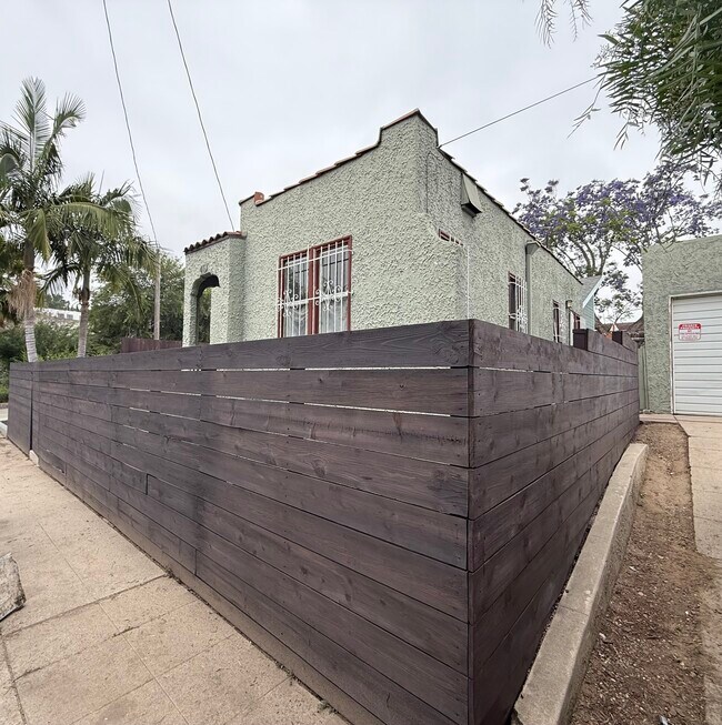 property at 413 Robinson St