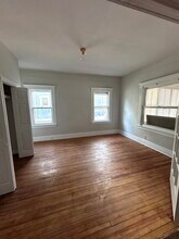 27 Cloverhill Pl, Unit Apt #1 in Montclair, NJ - Building Photo - Building Photo
