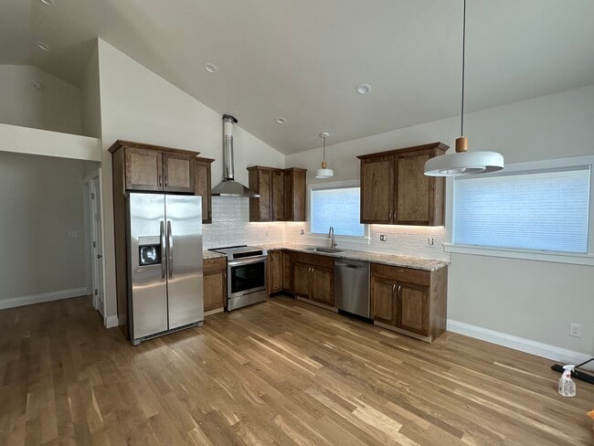 property at 918 N El Paso St