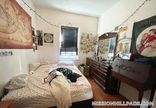 93A Hillside St in Boston, MA - Building Photo - Building Photo