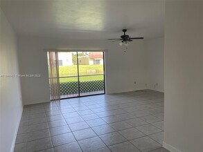 10389 N Kendall Dr in Miami, FL - Building Photo - Building Photo