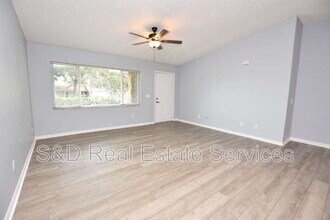 6305 Christina Groves Cir E in Lakeland, FL - Building Photo - Building Photo