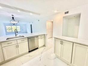 9071 Tracy Ct in Boca Raton, FL - Foto de edificio - Building Photo